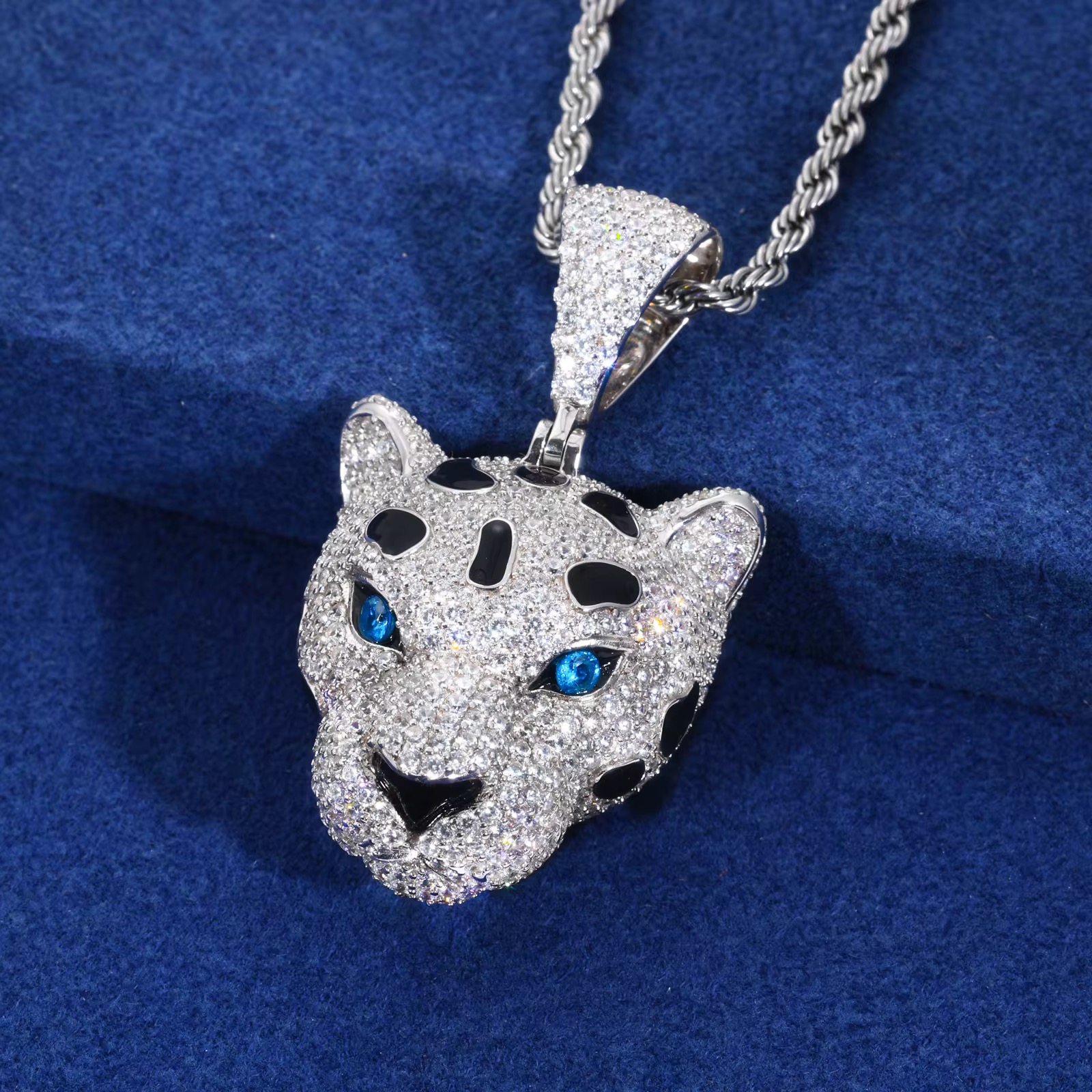 Hood Panther Pendant – S925 Sterling Silver with VVS Moissanite
