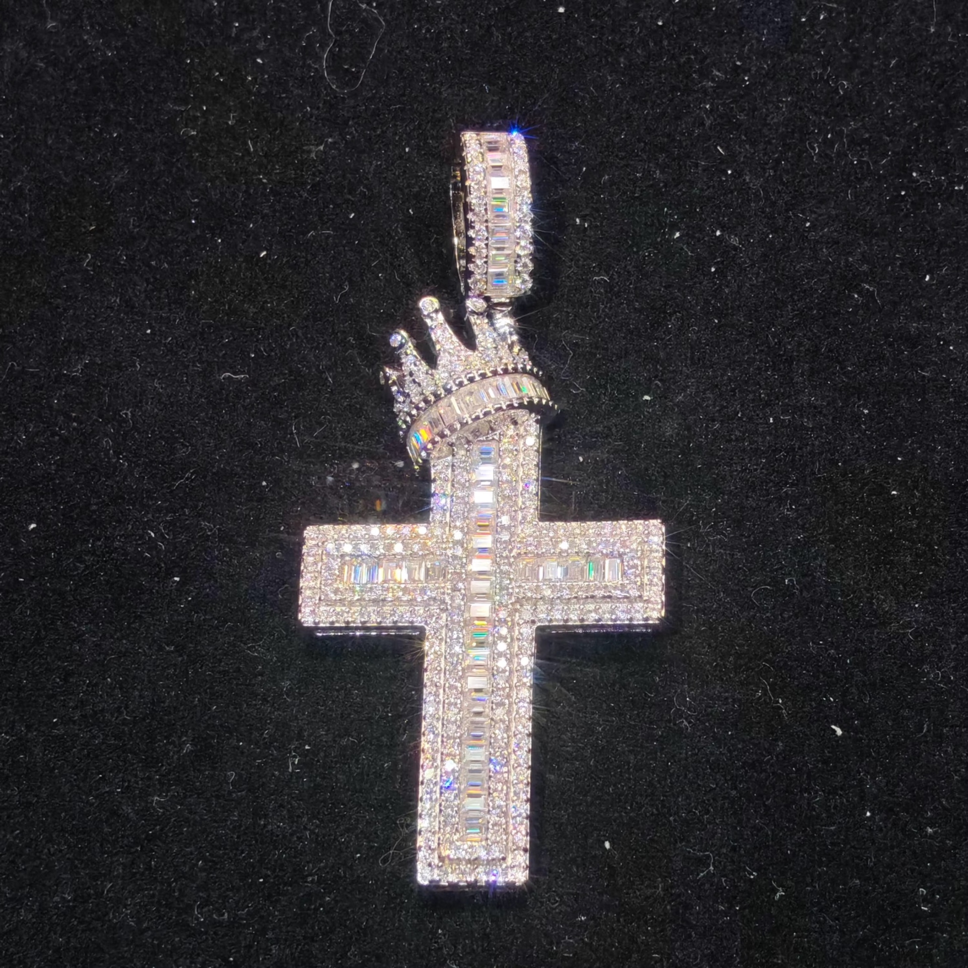 HJ Crown of Faith Cross – S925 Moissanite